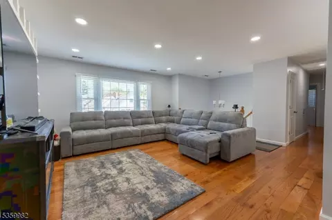 128 Jay Pl, Middlesex, NJ 08846 photo 2