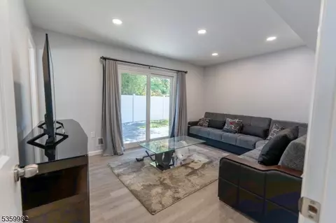 128 Jay Pl, Middlesex, NJ 08846 photo 6