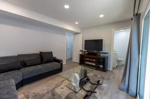 128 Jay Pl, Middlesex, NJ 08846 photo 7
