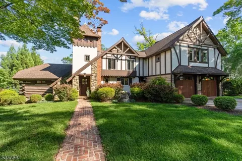 33 Island Trl, Sparta, NJ 07871