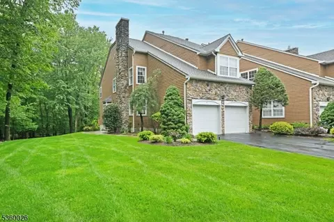 54 Hunter Rd, North Haledon, NJ 07508