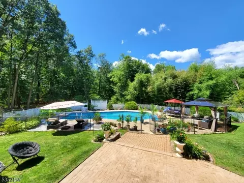 730 W Foothill Rd, Bridgewater, NJ 08807