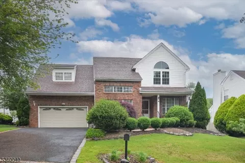 6 Thrush Ct, Old Bridge, NJ 08857