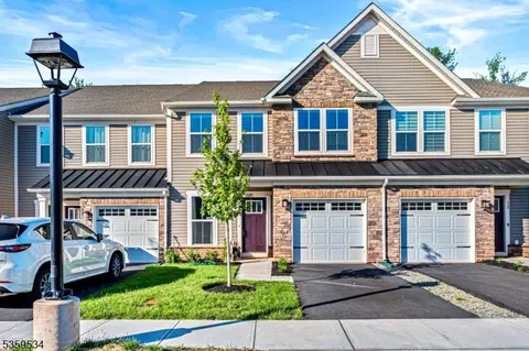 14 Owen Ct, Somerset, NJ 08873
