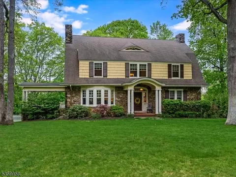 32 Rensselaer Rd, Essex Fells, NJ 07021