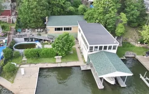 31 Cove Rd, Lake Hopatcong, NJ 07849