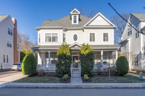 9 Carillon Cir, Livingston, NJ 07039