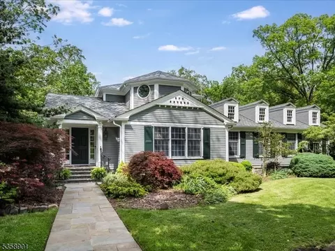 9 Brookside Ter, Caldwell, NJ 07006