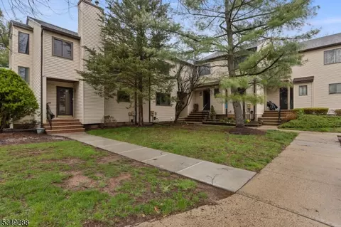 14 Cedar Ct, Flemington, NJ 08822