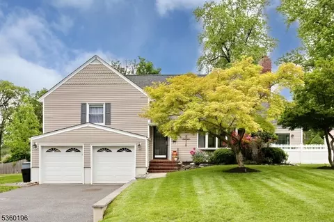 34 Blish Pl, Dumont, NJ 07628