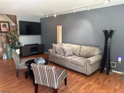 8 Bristol Dr, North Brunswick Twp, NJ 08902