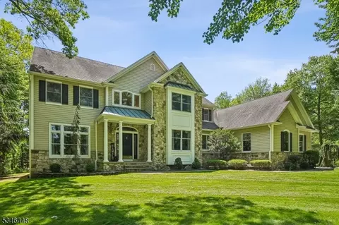 15 Wolfe Run Ct, Long Valley, NJ 07853
