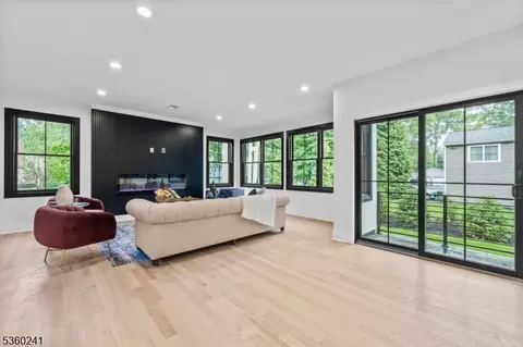 10 Wilson Ave, Wayne, NJ 07470 photo 17