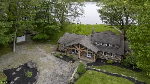 217 Bearfort Rd, West Milford, NJ 07480