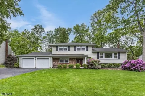 18 W Circuit Dr, Succasunna, NJ 07876