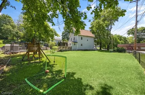 80 Church St, Franklin, NJ 07416