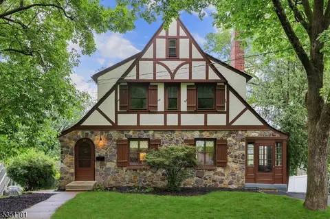 27 Sherman Pl, Morristown, NJ 07960