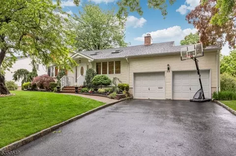 55 Nomahegan Ct, Cranford, NJ 07016