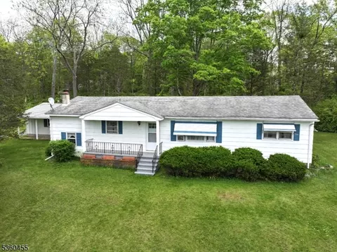 5 Bear Ln, Newton, NJ 07860