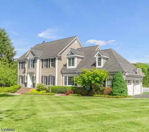 11 Brookside Dr, Gladstone, NJ 07934