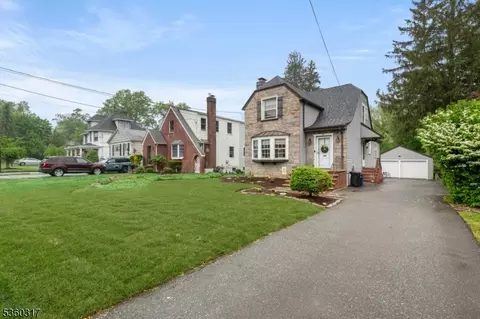 35 Farrington St, West Caldwell, NJ 07006