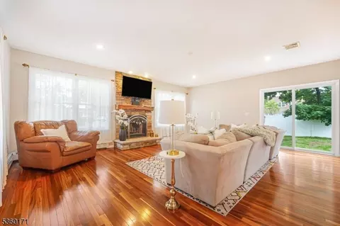 18 Breen Ter, Wayne, NJ 07470 photo 4