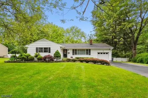 17 Briarwood Rd, Florham Park, NJ 07932