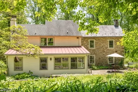 757 Sweet Hollow Rd, Bloomsbury, NJ 08804