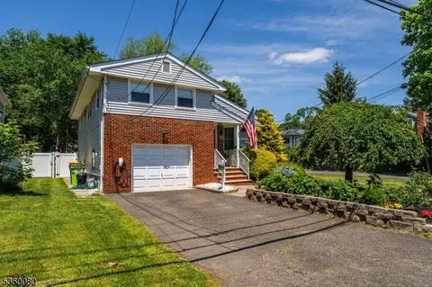38 Lenox Ave, Green Brook, NJ 08812