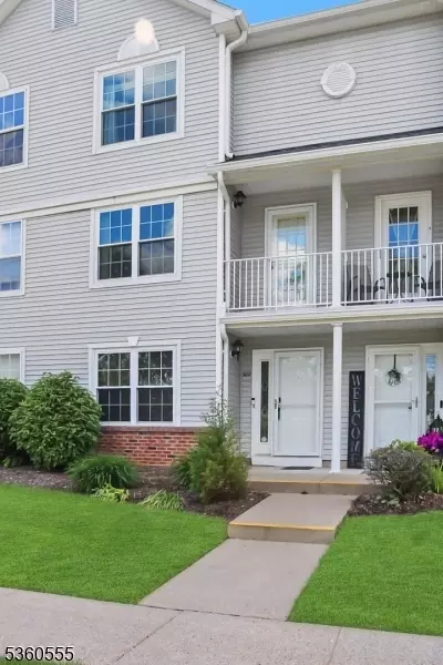 302 Mercer Ct, Hackettstown, NJ 07840