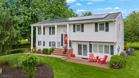 41 1st St, Edison, NJ 08837