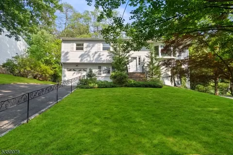 53 Edgemere Rd, Livingston, NJ 07039