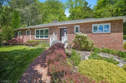 196 Gates Ave, Gillette, NJ 07933