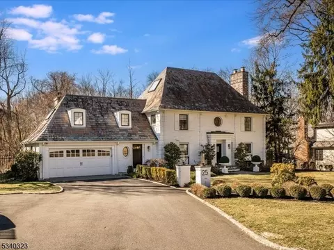 25 Old Chester Rd, Essex Fells, NJ 07021