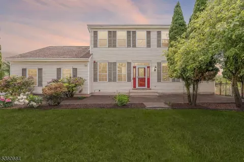 6 Garretson Dr, Franklin Park, NJ 08823