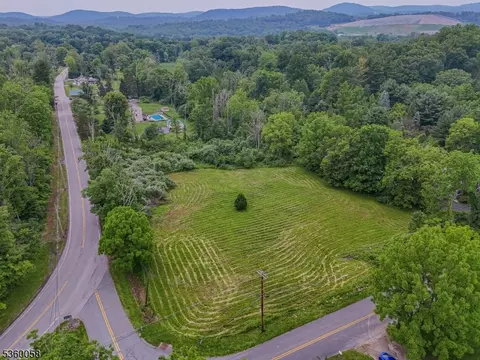 79 Green Pond Rd, White Twp, NJ 07823