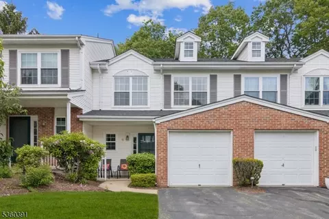 6 Magnolia Ln, Mount Arlington, NJ 07856