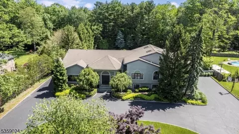 22 Ross Rd, Livingston, NJ 07039