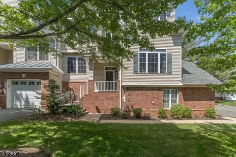 27 Loft Dr, Martinsville, NJ 08836