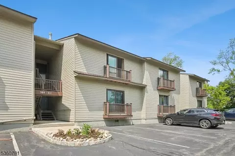 912 Spruce Hills Dr, Glen Gardner, NJ 08826