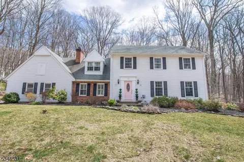 15 Green Hill Rd, Kinnelon, NJ 07405