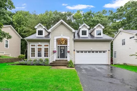 18 Hartley Ln, Bernards, NJ 07920