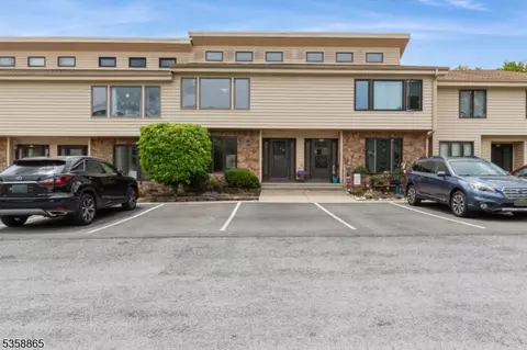 182 Dakota Dr, Lafayette, NJ 07848