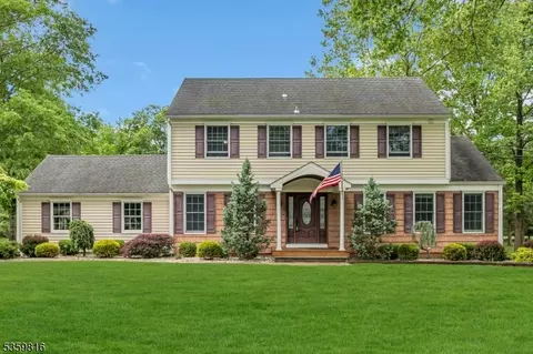 5 Woodward Dr, Belle Mead, NJ 08502
