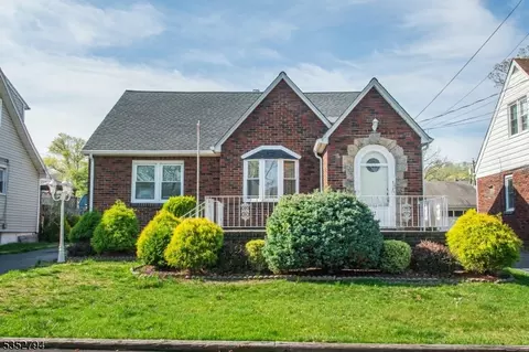 17 Wood St, Little Falls Twp, NJ 07424