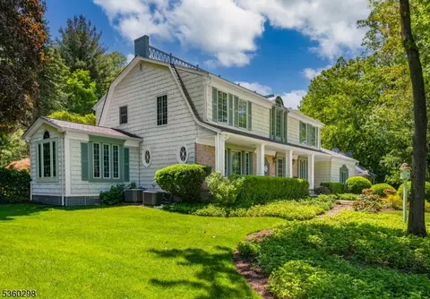 2 Olde Lantern Ct, Montvale, NJ 07645