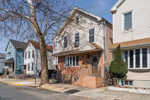 76 Kossuth St, Newark, NJ 07105
