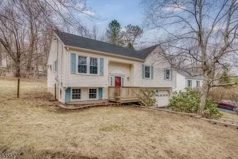 20 Woodland Trl, Sparta, NJ 07871