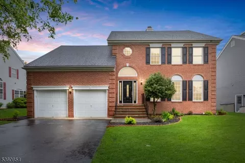 21 Macintosh Rd, Branchburg, NJ 08876