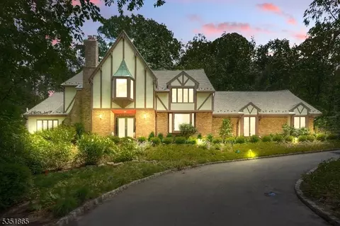 70 Friar Ln, Watchung, NJ 07069